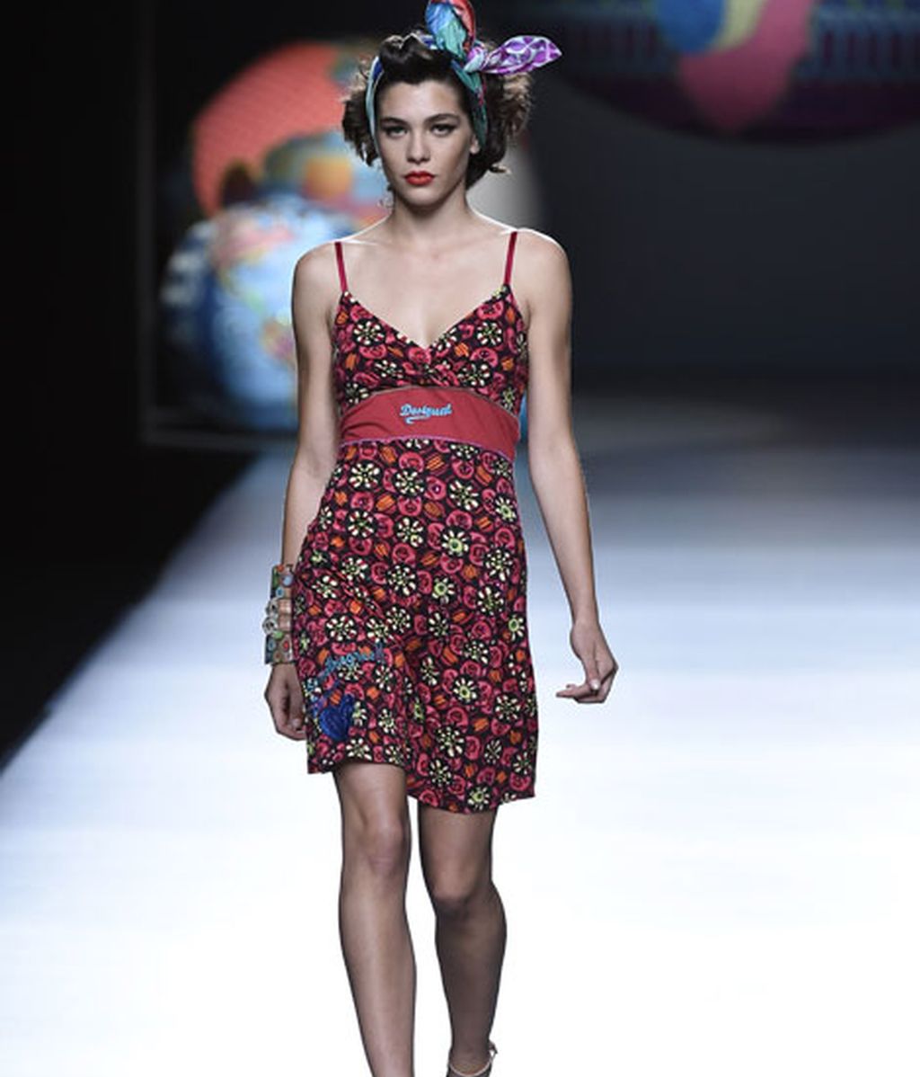 Color y grafismo en una colección que explota las señas de identidad de la firma