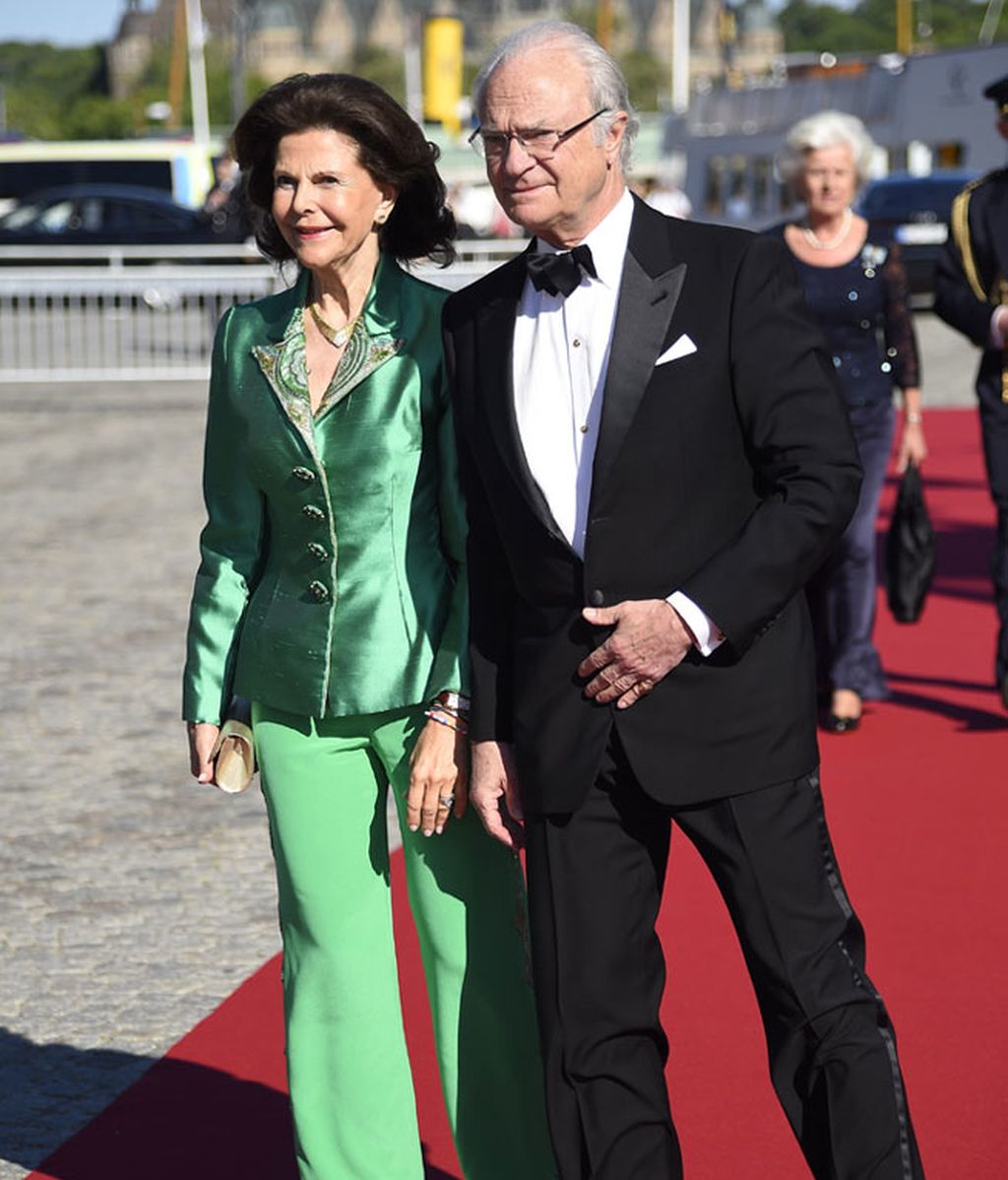 El príncipe Carlos Felipe y Sofia Hellqvist despiden su soltería con una cena de gala