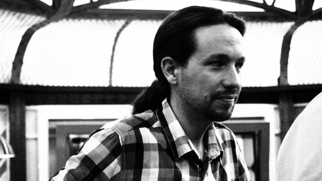 Pablo Iglesias, el hombre del día en fotos: cinco escaños 'sin despeinarse'