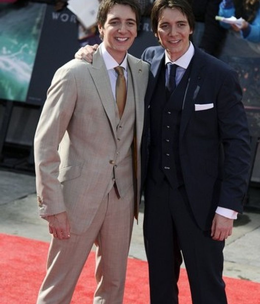 Oliver y James Phelps, posan juntos