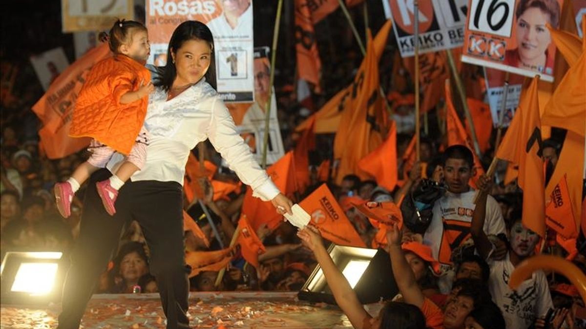 La candidata presidencial Keiko Fujimori participa en el evento de cierre de su campaña, en Lima (Perú). El país celebrará elecciones nacionales el domingo 10 de abril. EFE