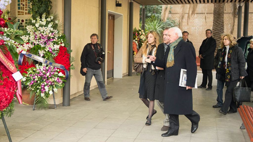Hasta Valencia llegaron multitud de coronas de flores