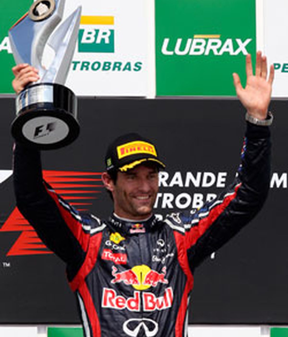 El piloto australiano Mark Webber (Red Bull) se mostró muy contento y satisfecho de haber conseguido "una victoria muy importante para el equipo". FOTO: Reuters