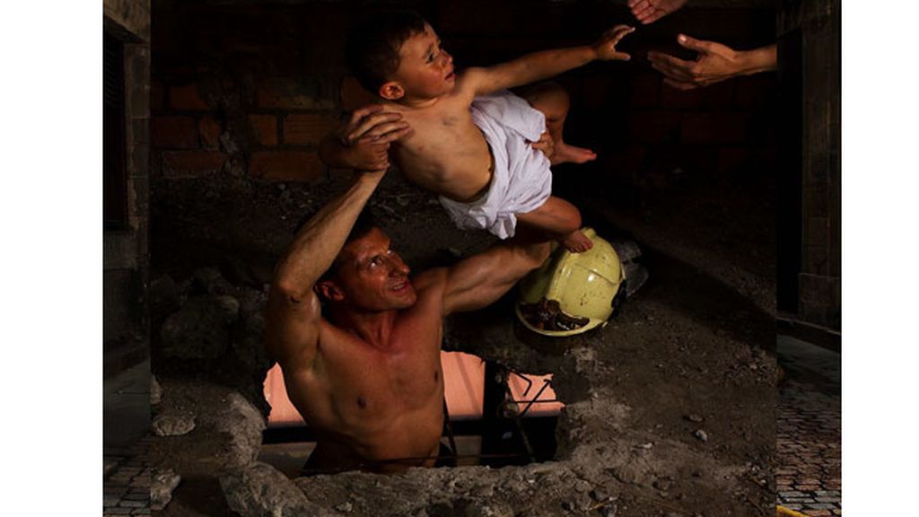 El calendario de los bomberos de Bilbao despide fuego