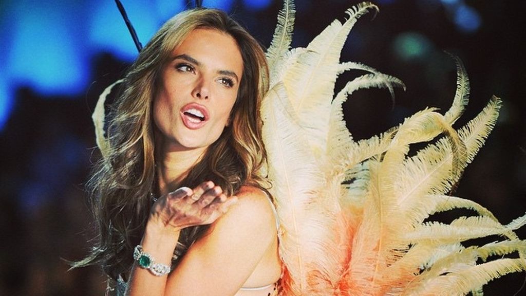 Alessandra Ambrosio Acción de Gracias
