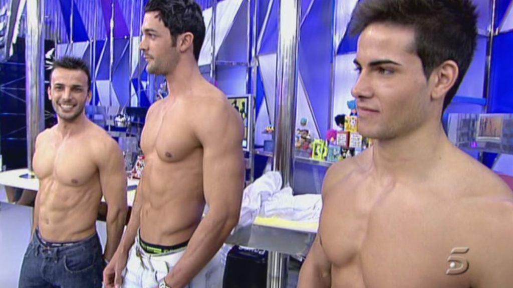 J.J. y los colaboradores les pasan revista