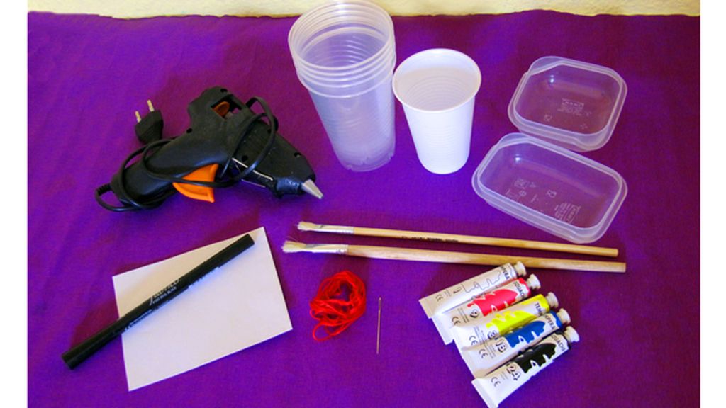 1.- Reunir los materiales