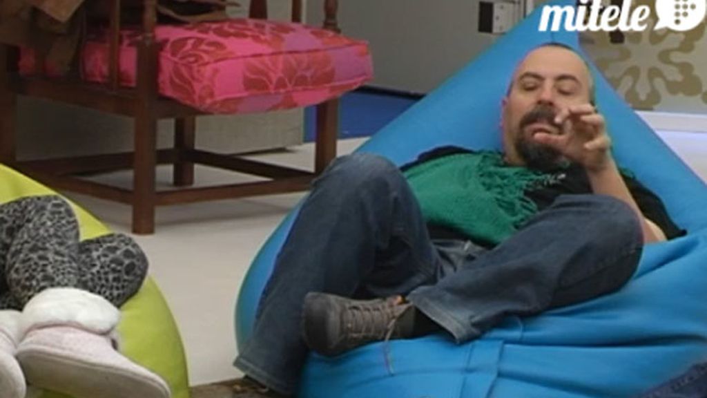 La prueba semanal ha hecho mella en el sacerdote