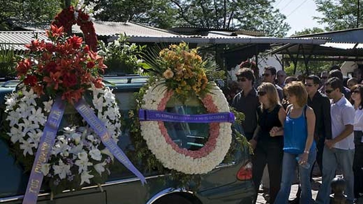 Los familiares y amigos acompañaron sus restos mortales. Vídeo: Atlas