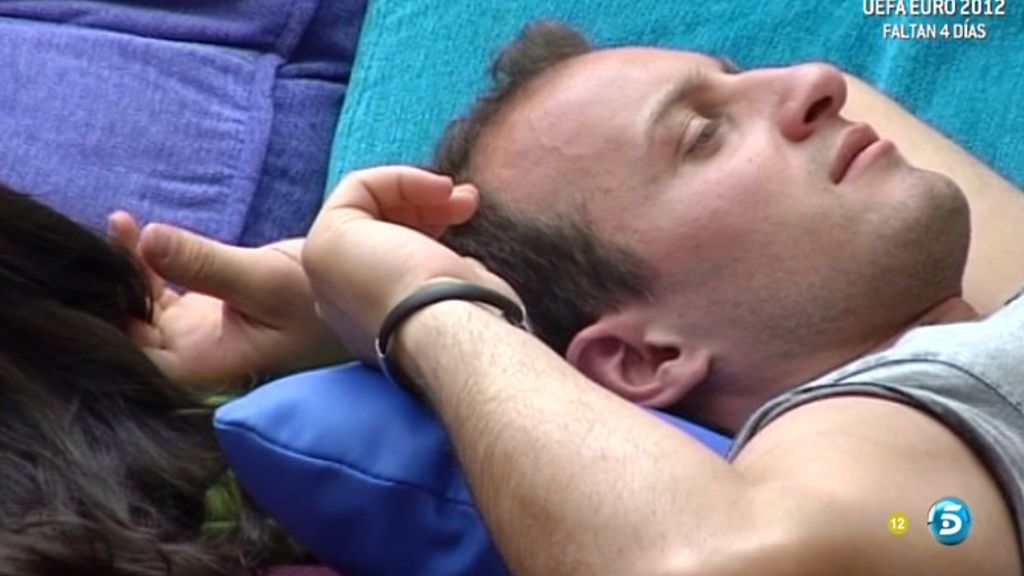 Sergio le pide a Berta que duerman juntos