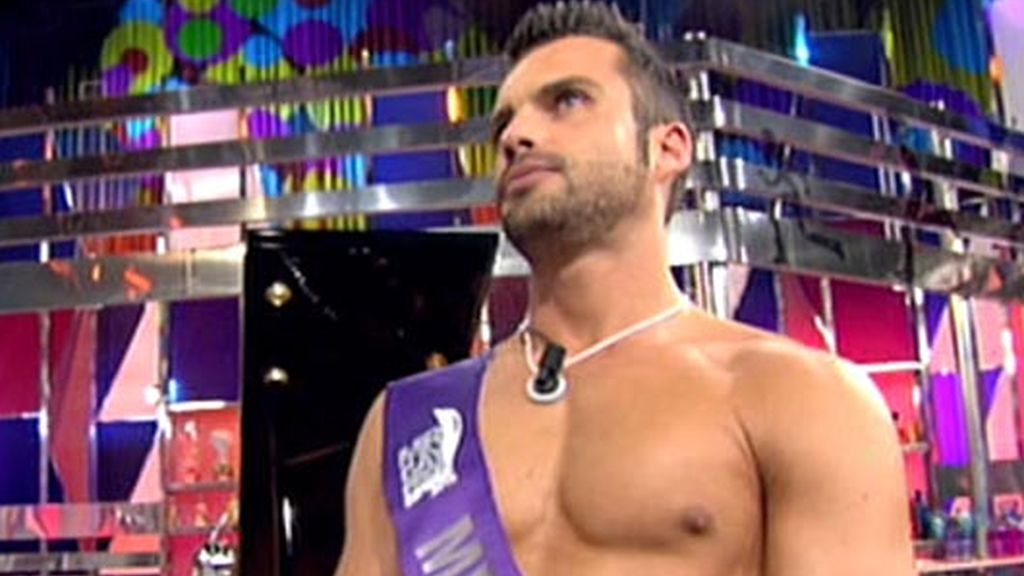 Mr Gay España 2010, Israel Acevedo, visita el 'Deluxe' con Rosa Benito