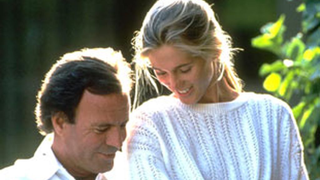 Julio Iglesias y Miranda Rijnsburguer. Julio Iglesias y Miranda Rijnsburguer.