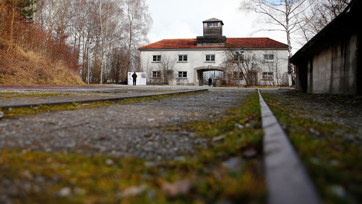 Entra al campo de concentración de Dachau, Alemania