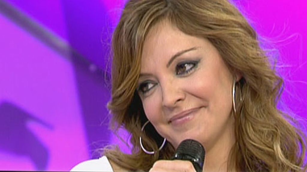 Mila canta con Merche