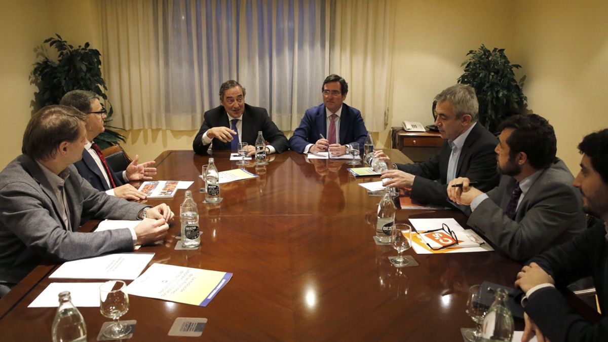 Los equipos negociadores de PSOE y Ciudadanos se reúnen con la patronal