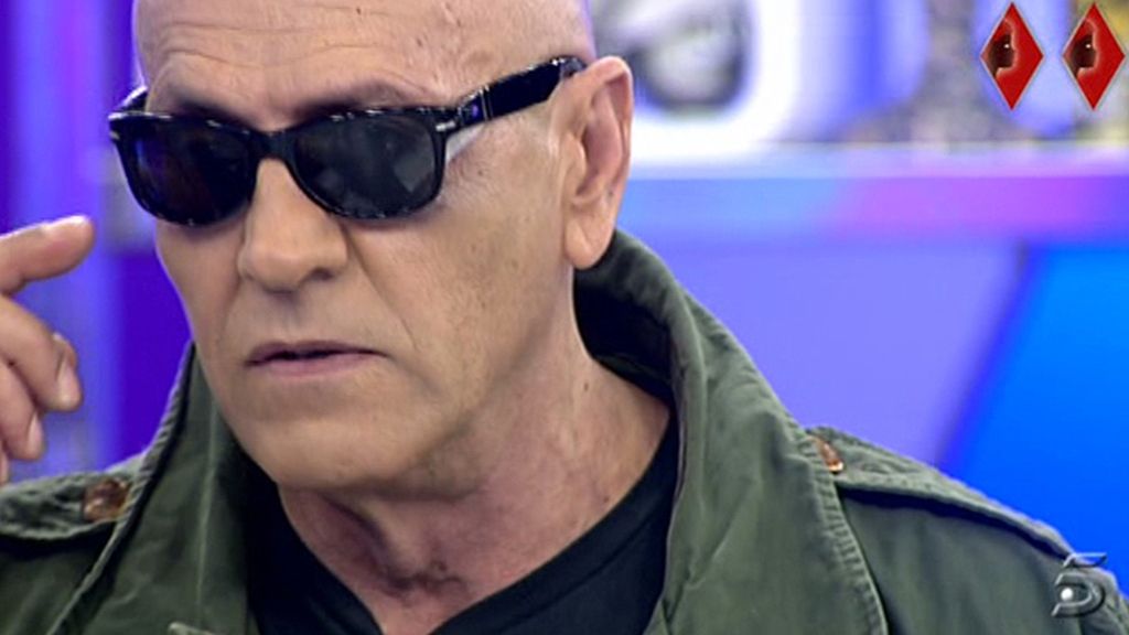 Jorge Javier Vázquez le quita las gafas de sol a Kiko Matamoros