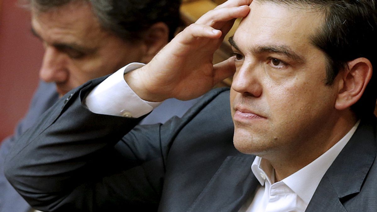 Alexis Tsipras asiste al debate sobre el acuerdo del Eurogrupo