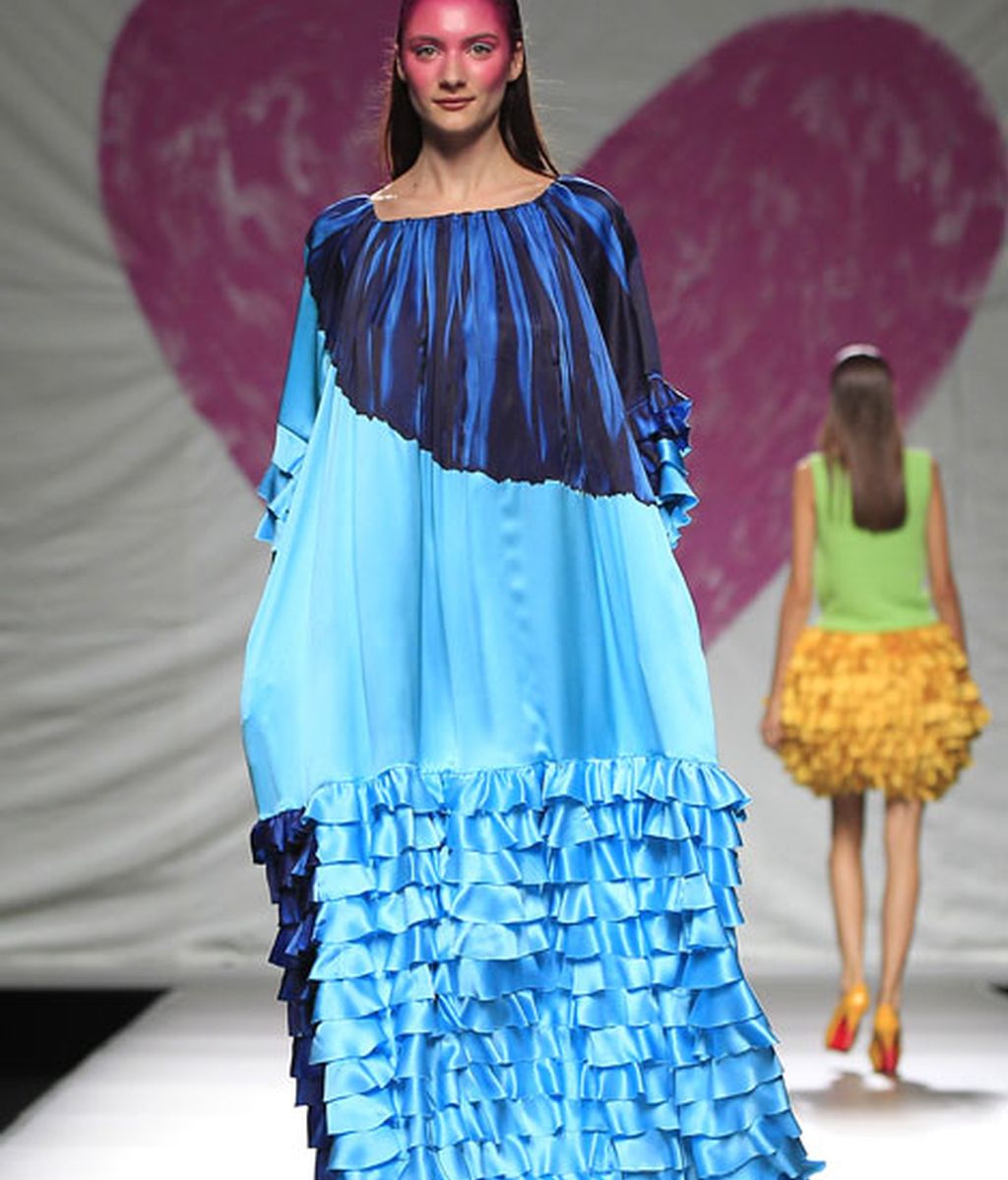 Ágata vuelve a jugar con el color