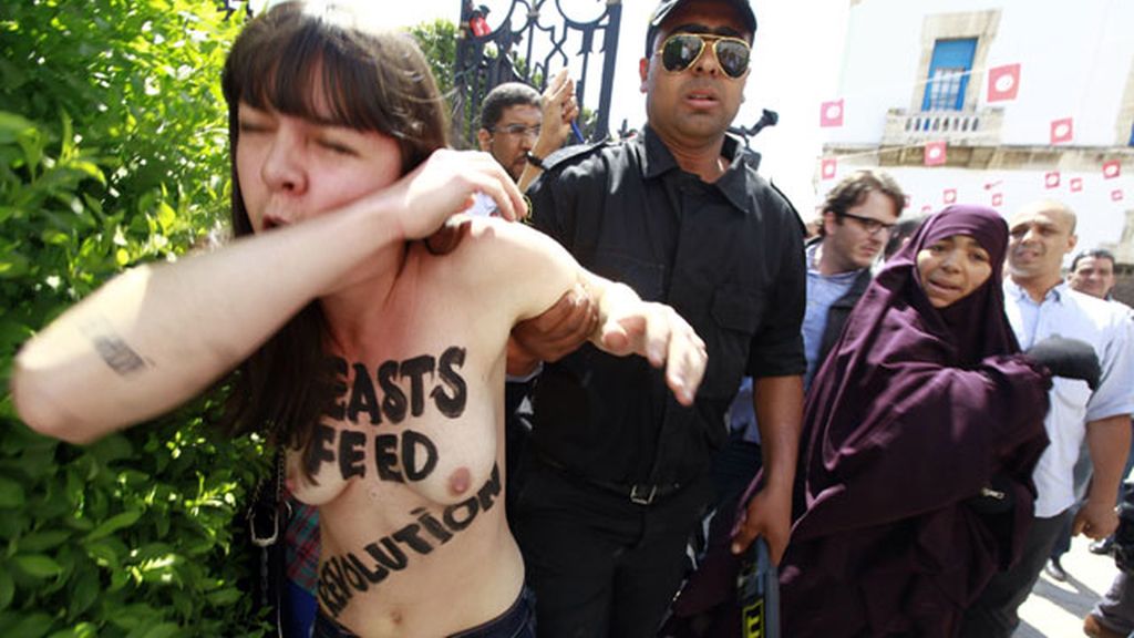 FEMEN realiza su primera protesta en un país árabe