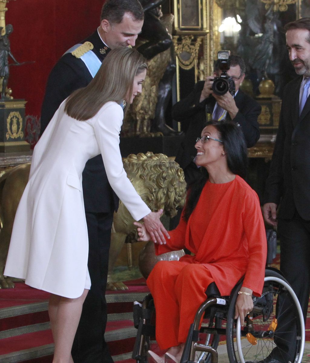 Personalidades de la política, los deportes y el arte saludan a los nuevos reyes