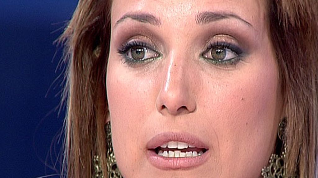 Blanca se sienta en el trono