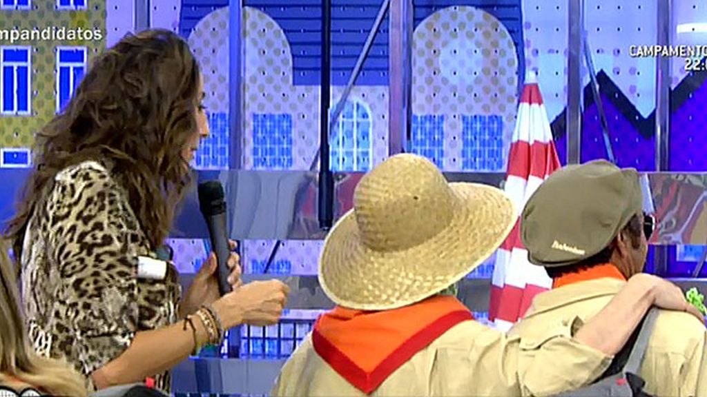 Los scouts visitan 'Sálvame' antes de emprender su camino al campamento