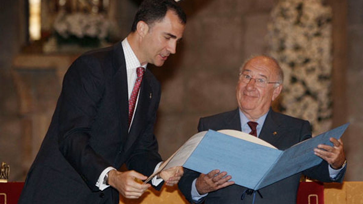 Alfredo Landa ha recibido el premio de manos del Príncipe Felipe. Vídeo: Atlas