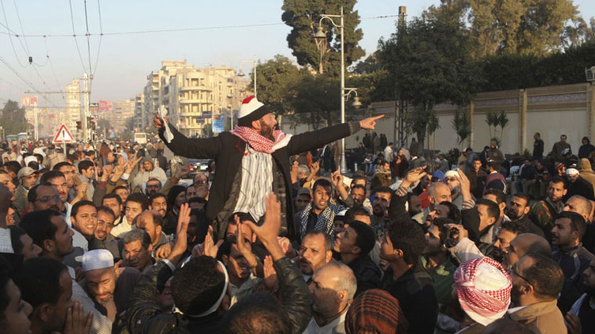 Las protestas contra Morsi llegan a las puertas del palacio residencial