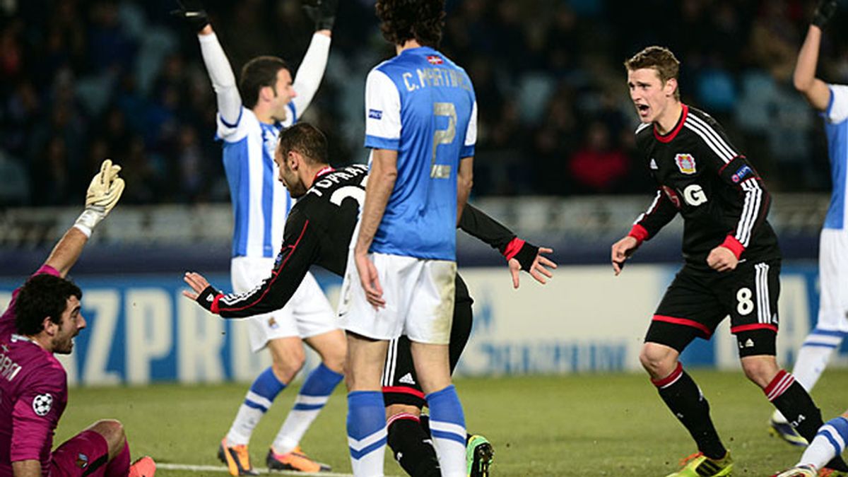 El Leverkusen celebra el gol ante la Real Sociedad El Leverkusen celebra el gol ante la Real Sociedad