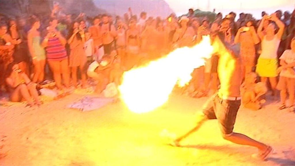 Tras una intensa noche Javi provoca la ira de Sara