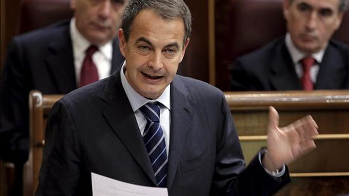 El presidente del Gobierno, José Luis Rodríguez Zapatero, durante una de sus intervenciones hoy en la sesión de control del Congreso. EFE