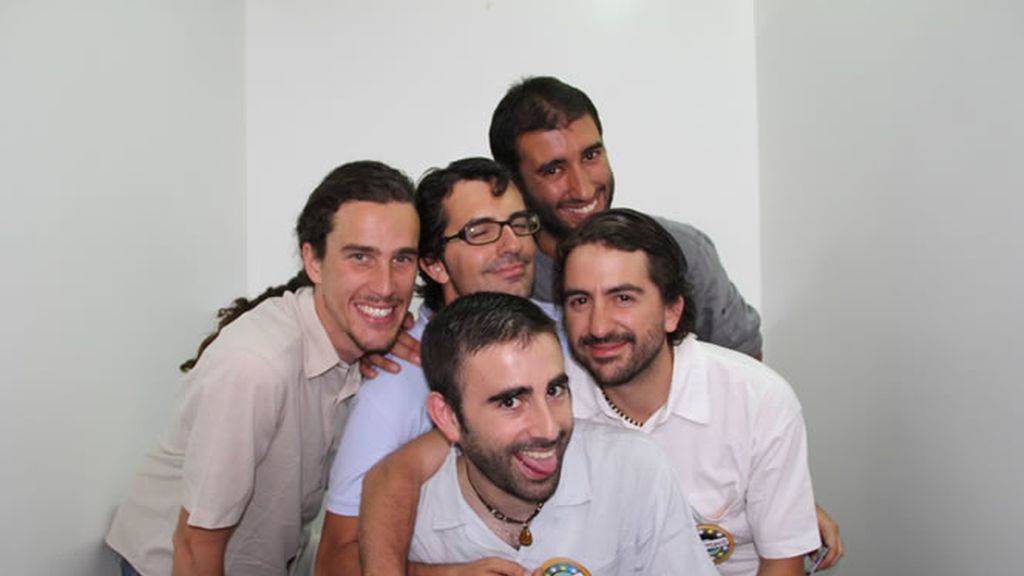 Los Trotamundos en el fotomatón de Dame una pista