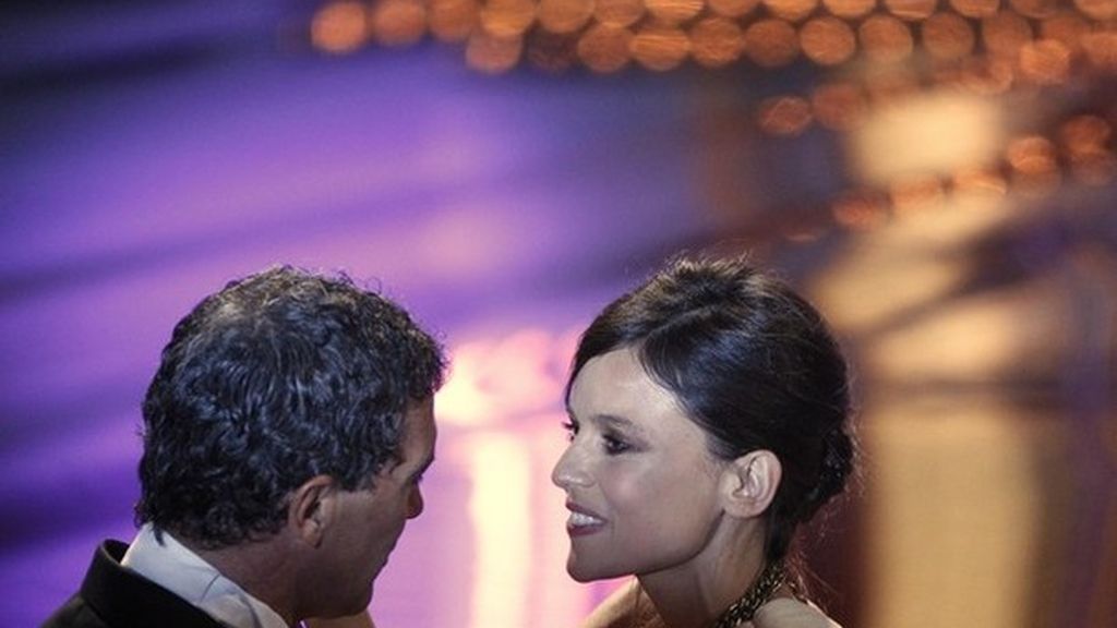 Elena Anaya y Antonio Banderas en los premios Goya 2012