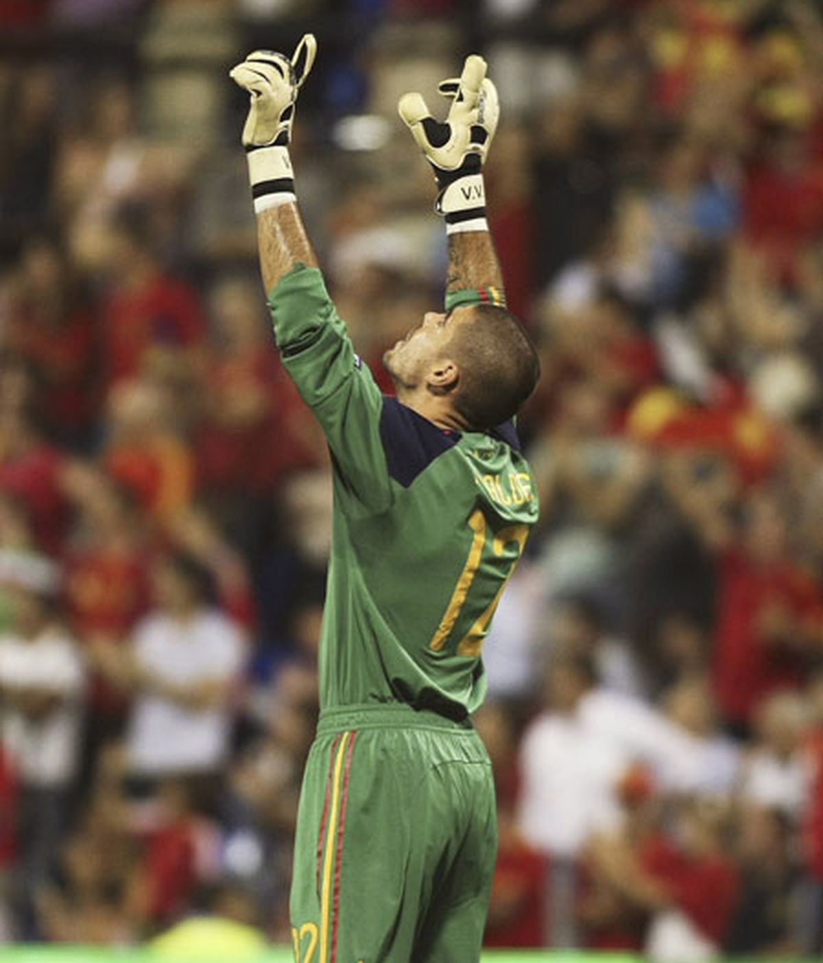 Valdés celebra el segundo gol de Villa en su pimer partido como titular con La Roja. Foto: EFE. Valdés celebra el segundo gol de Villa en su pimer partido como titular con La Roja. Foto: EFE.