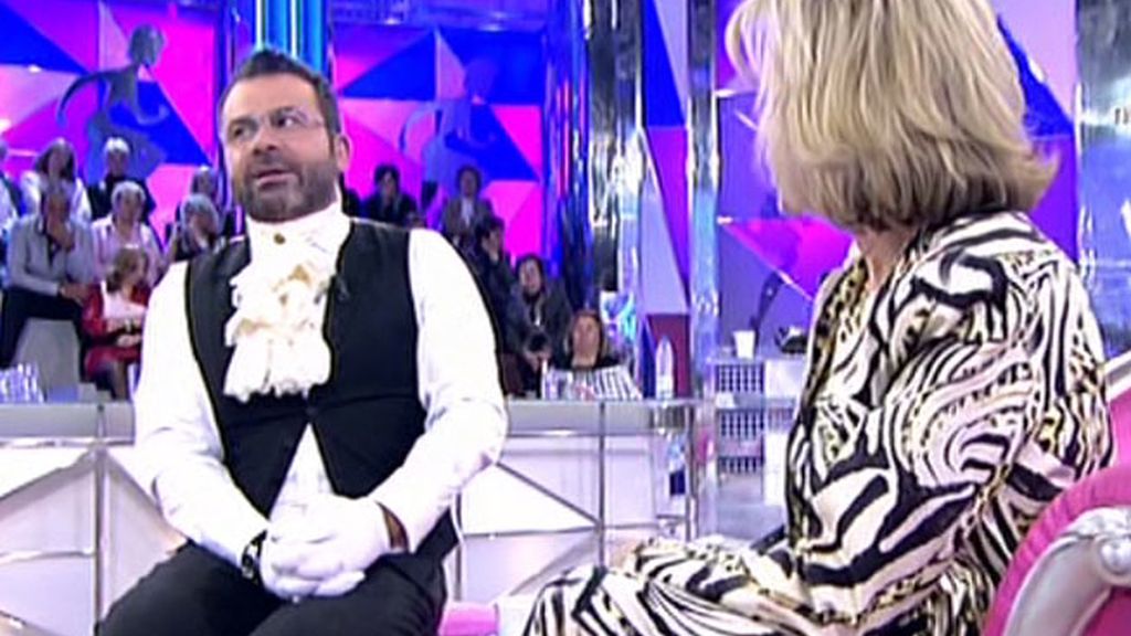 El presentador cambia la americana por el uniforme