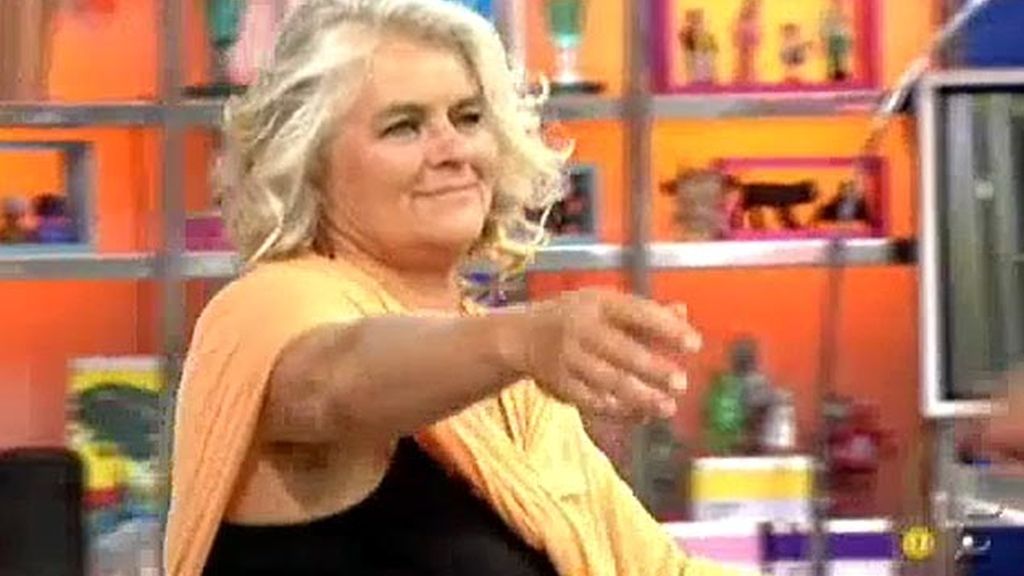 El emotivo abrazo de Lydia Lozano y Taryn Power, tía de Ylenia Carrisi