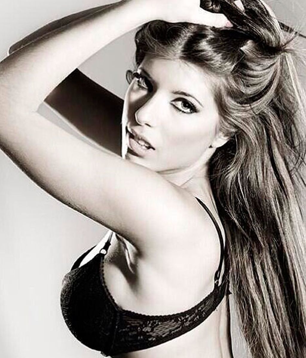 Andrea nos enseña su cuerpo ligero de ropa