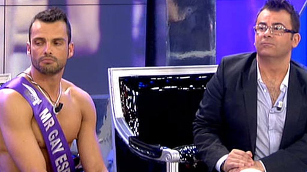 Mr Gay España 2010, Israel Acevedo, visita el 'Deluxe' con Rosa Benito