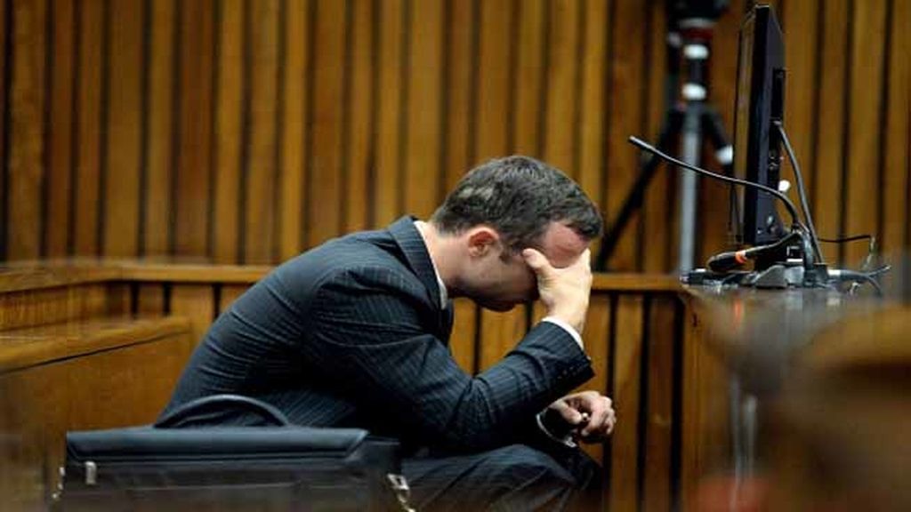 Pistorius vomita ante el tribunal que le juzga