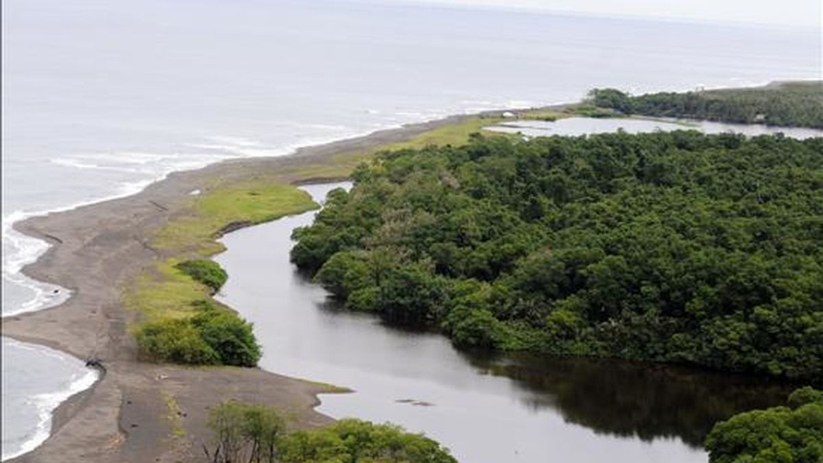 El litigio entre las dos naciones centroamericanas se inició el pasado 21 de octubre cuando Costa Rica denunció que Nicaragua estaba lanzando a su territorio los sedimentos del dragado del fronterizo río San Juan. EFE/Archivo