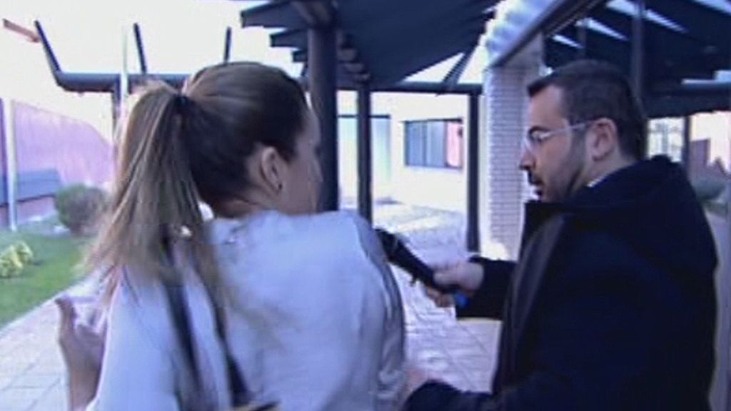 La colaboradora, nerviosa por la presencia de la policía