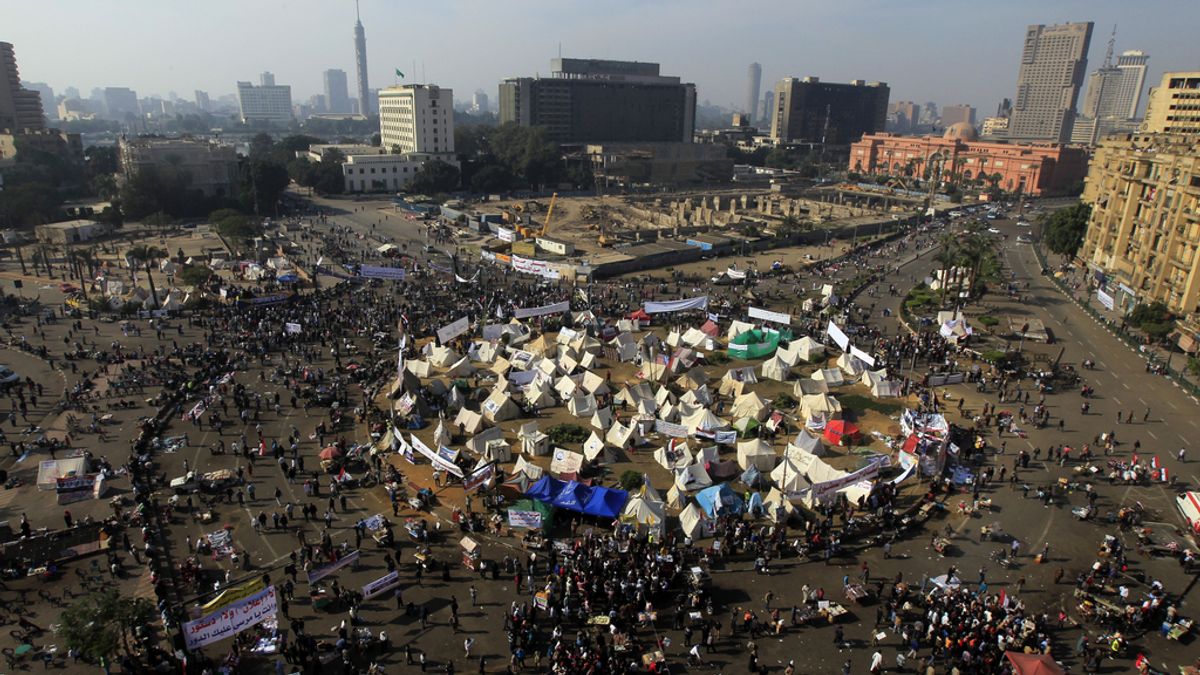 Miles de egipcios confluyen en la plaza Tahrir para protestar contra Mursi