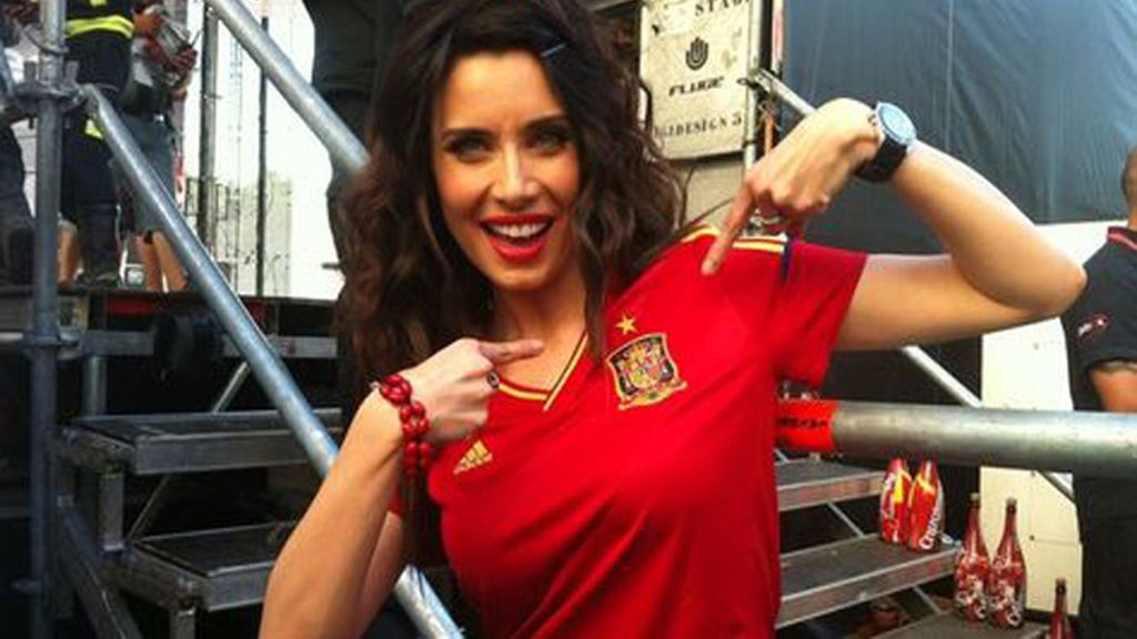 La presentadora animó a la afición en Cibeles