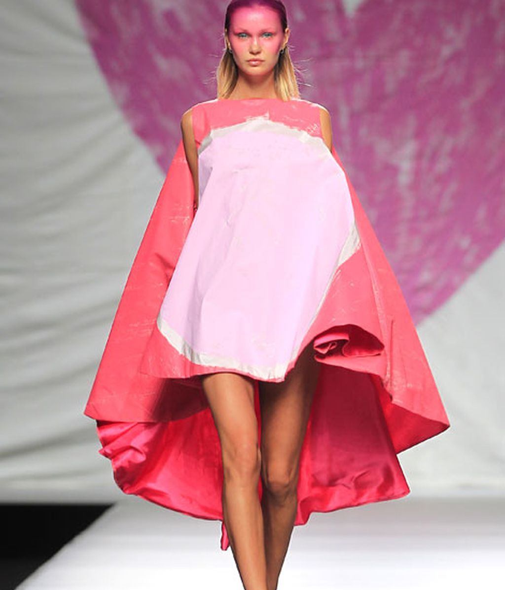 Ágata vuelve a jugar con el color