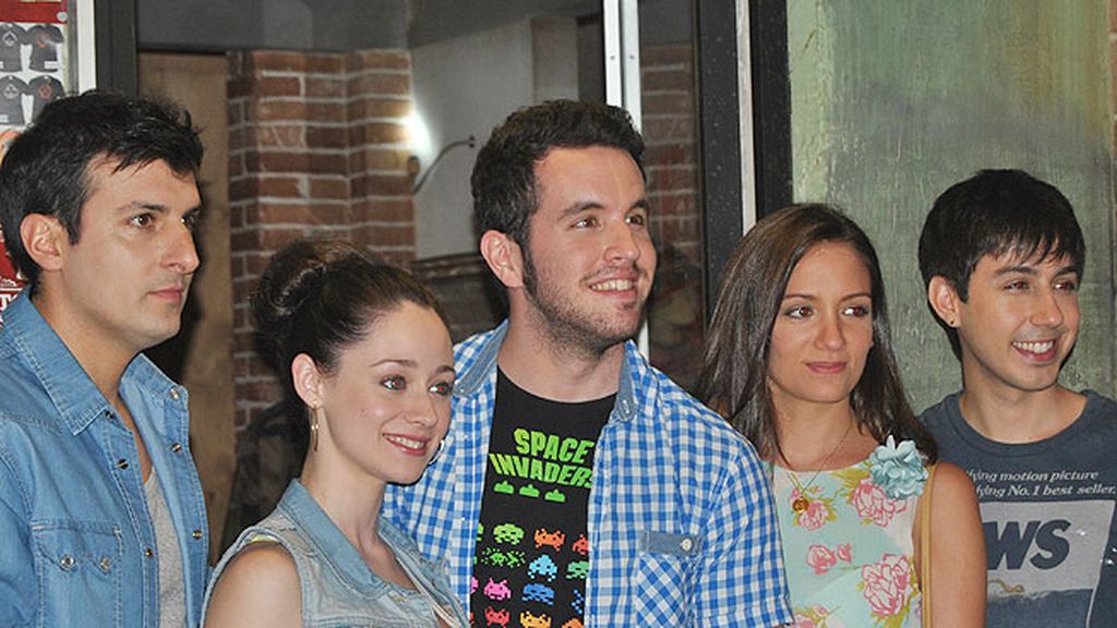 Iván (Javier Antón), Toño (Xavi Navarro), Rebeca (María Hervás) y Diego (Luisber Santiago), los jóvenes del barrio