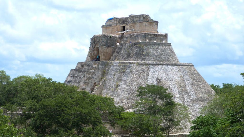 a uxmal desde lejos