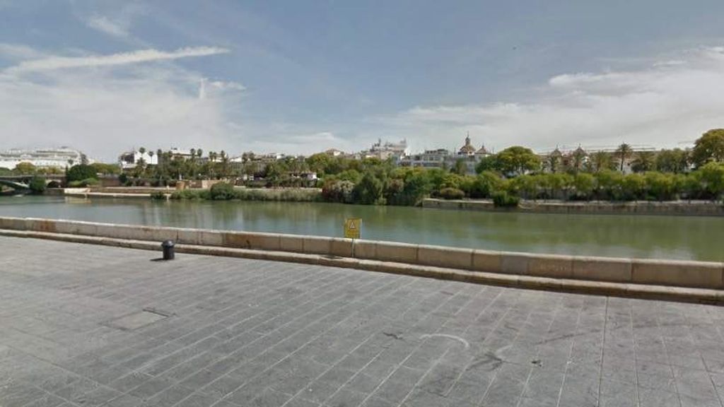 Muere al caer desde un puente cuando intentaba hacerse un 'selfie' en Sevilla