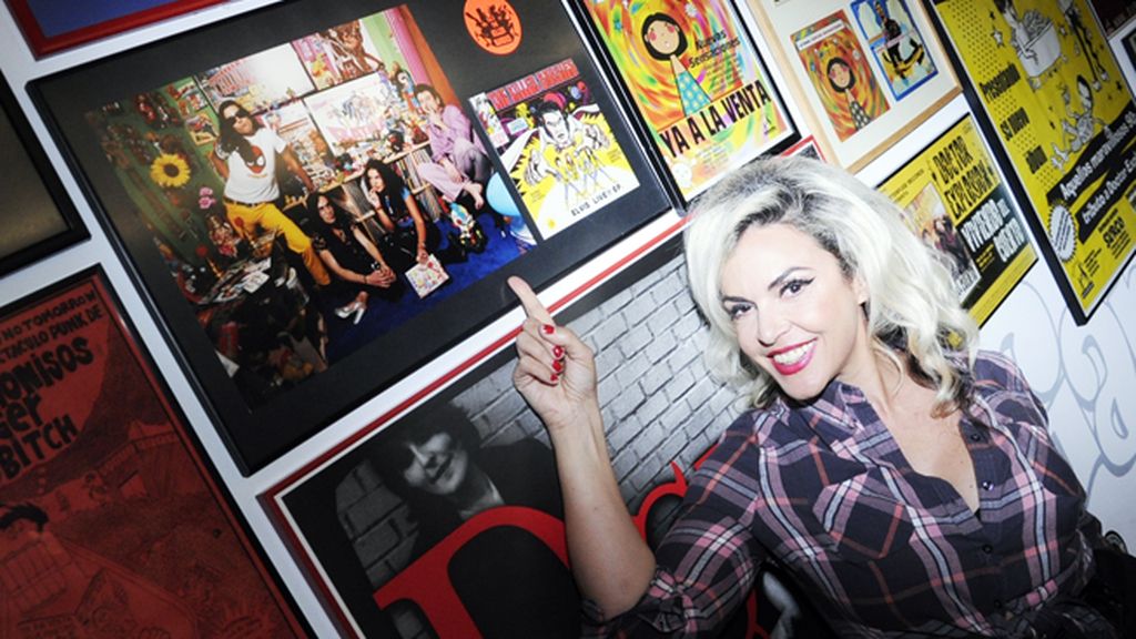 Silvia Superstar fue, junto a su grupo "The Killer Barbies", otra de las grandes estrellas de la discográfica