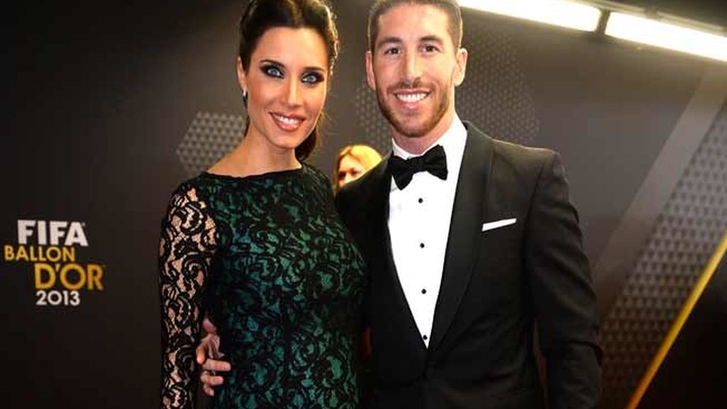Pilar Rubio y Sergio Ramos, ambos de Carolina Herrera