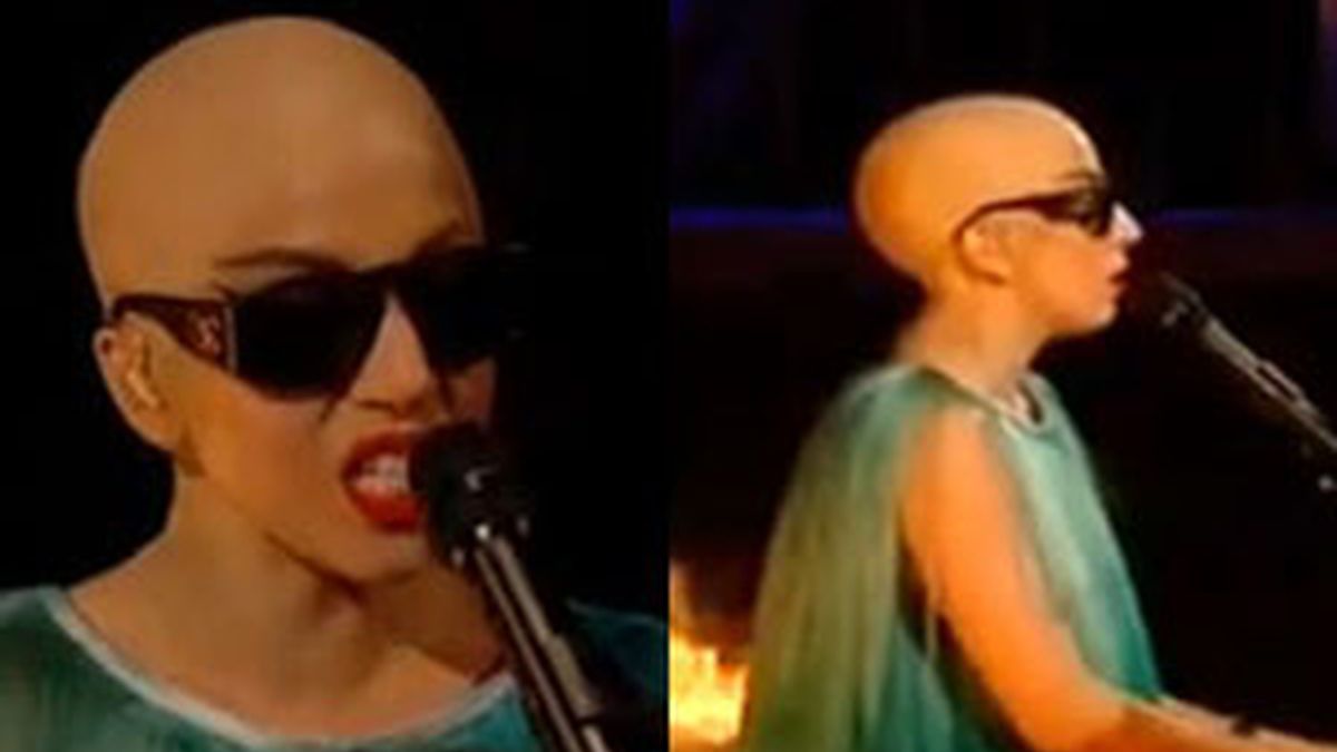 Lady Gaga aparece calva sobre el escenario